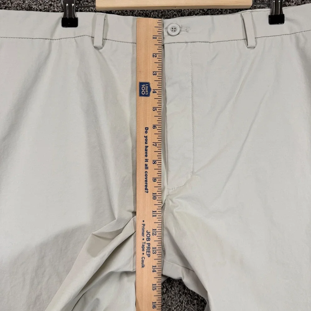 Vineyard Vines OTG Shorts Mens 46B/10 Beige Golf Performance On The Go Chino